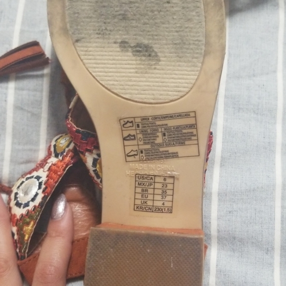 Shoes - Picture 4 of 4